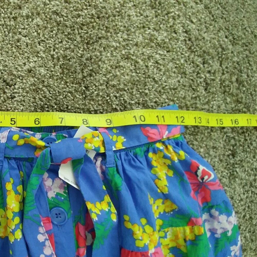 Gap Girls Flowered Skirt XL 12. Condition is 